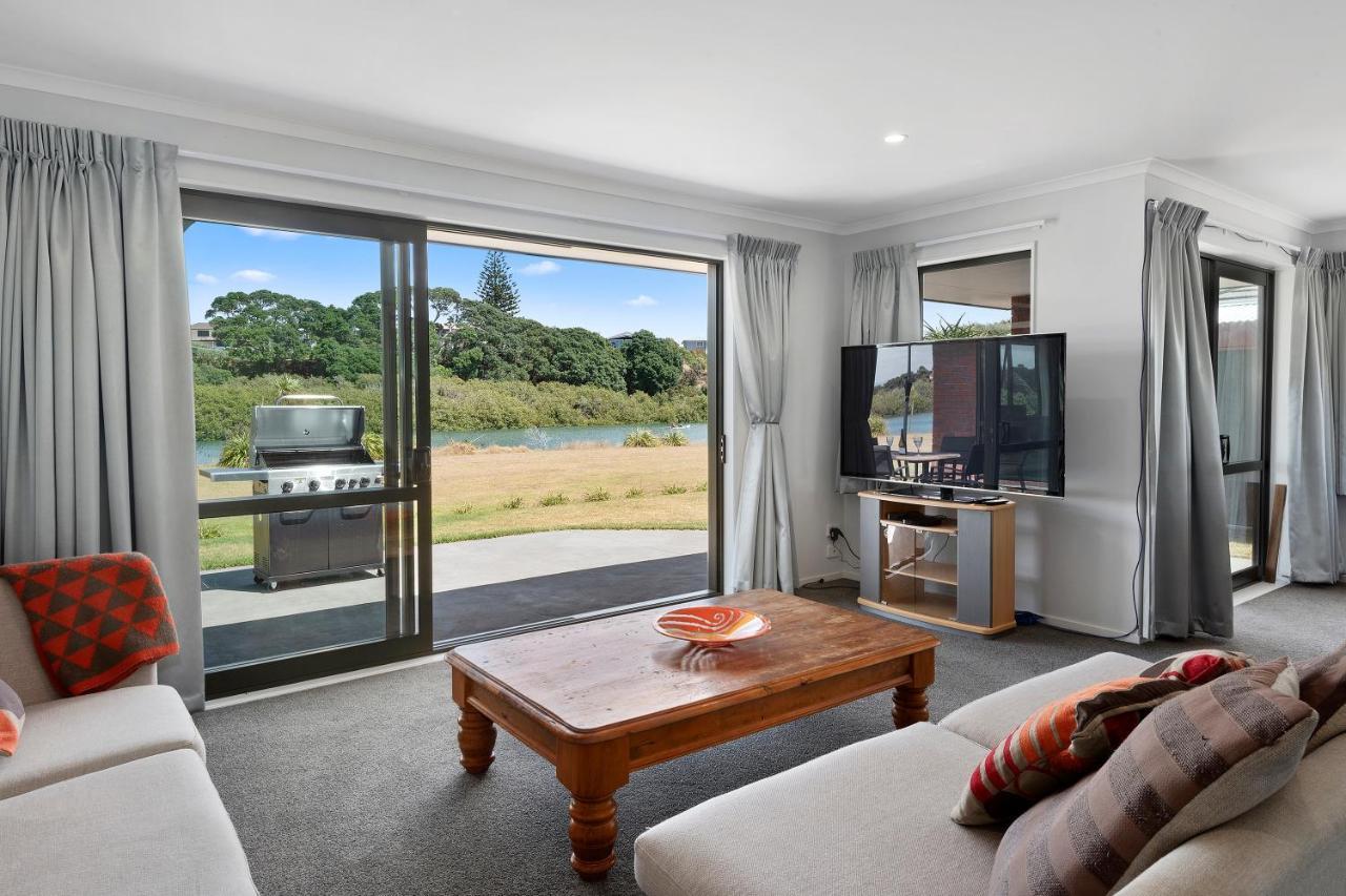 The Waterfront Ruakaka - Ruakaka Holiday Home Bagian luar foto